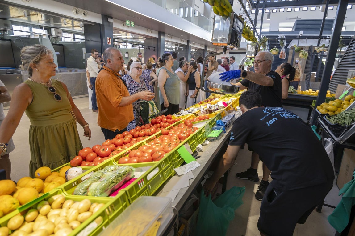 La esperada reapertura del Mercado de San Sebastián, en imágenes