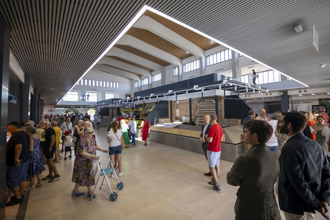 La esperada reapertura del Mercado de San Sebastián, en imágenes
