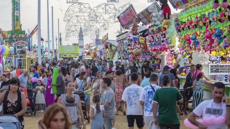 El Día del Niño y la tradicional prueba del alumbrado volverán centrar la previa de las Fiestas Colombinas