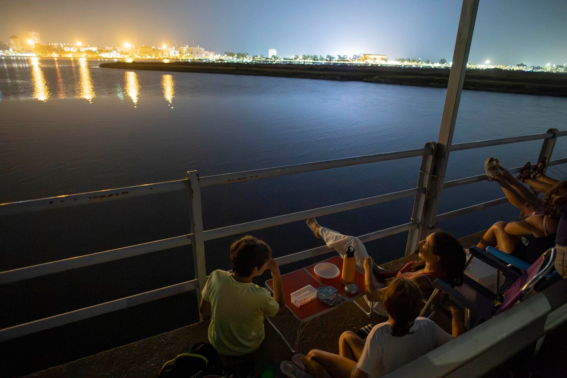 El espectáculo de fuegos artificiales que cerró las Colombinas, en imágenes