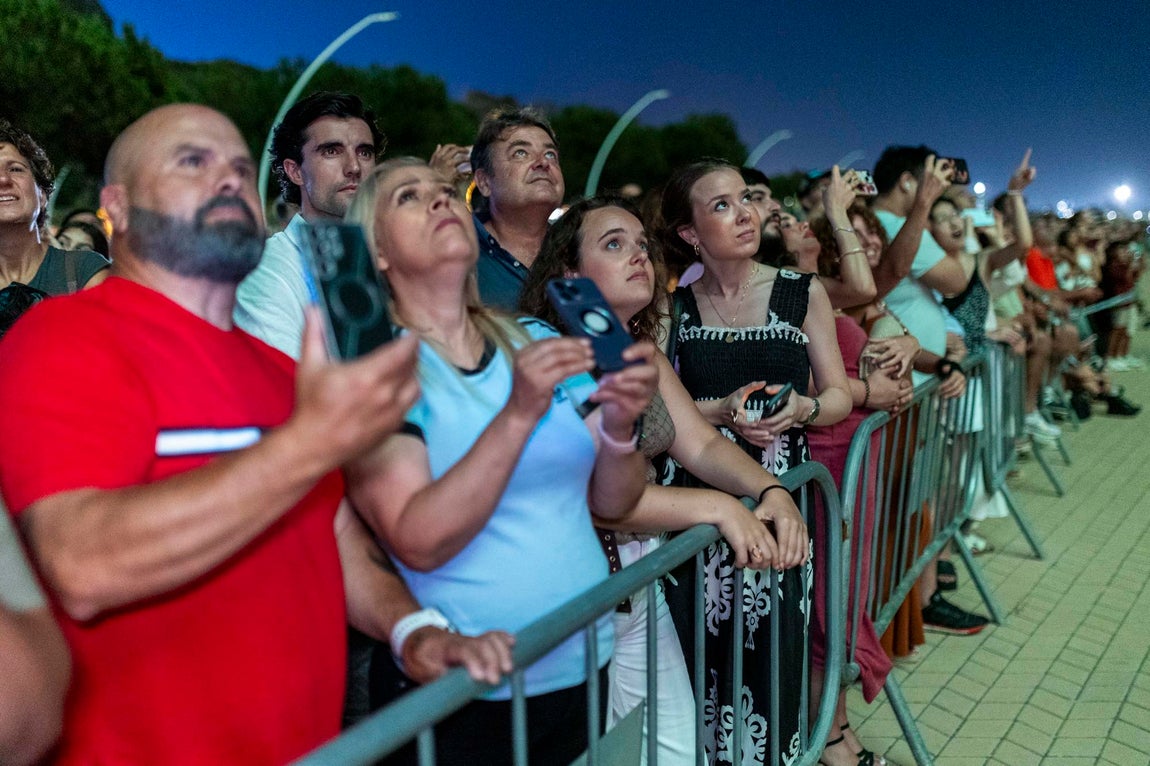 El espectáculo de fuegos artificiales que cerró las Colombinas, en imágenes