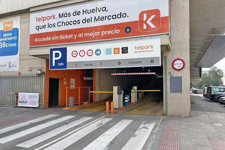 Entrada al aparcamiento del Mercado del Carmen