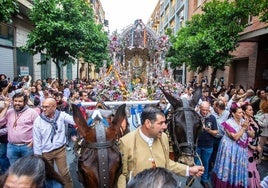 Huelva limitará el lanzamiento de salvas en las entradas y salidas de las dos hermandades del Rocío