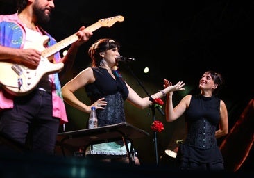 Rozalén clausura la programación musical de La Cinta poniendo a bailar al parque de Zafra