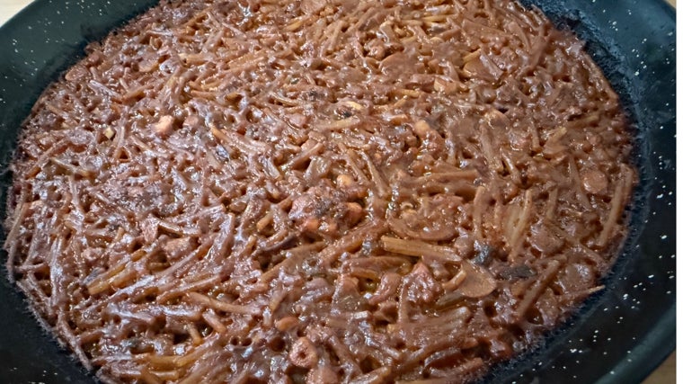Fideos con sobrasada, boletus y calamares