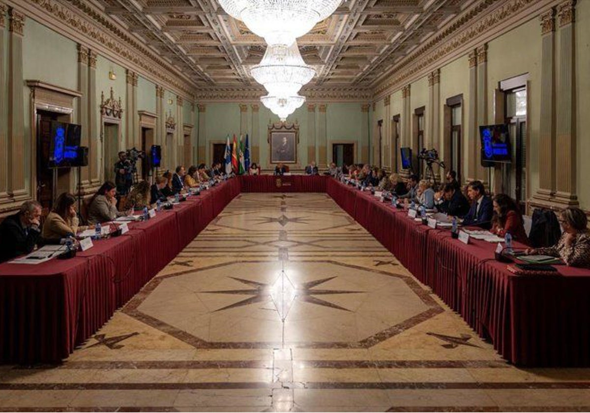 Imagen general del pleno del Ayuntamiento de Huelva