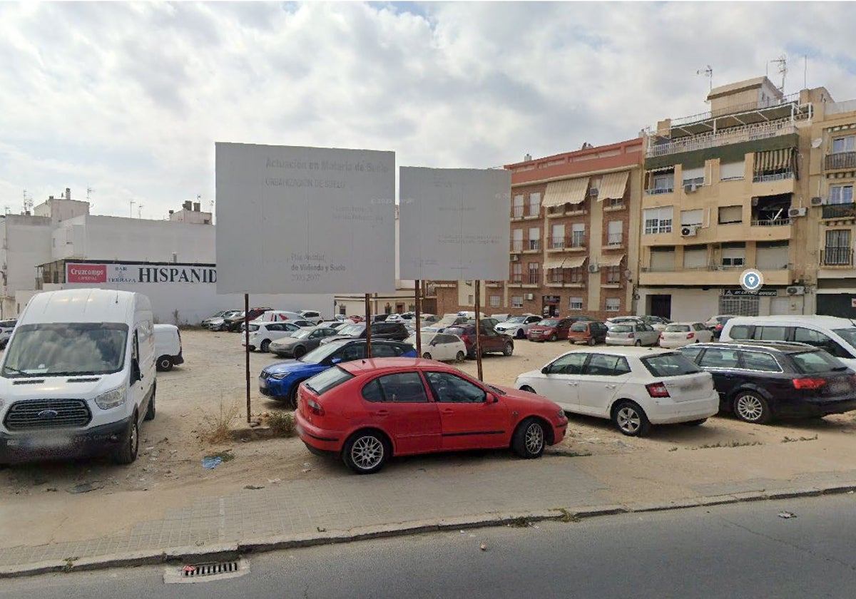 Solar en el que se levantarán las nuevas VPO en la calle Rubén Darío