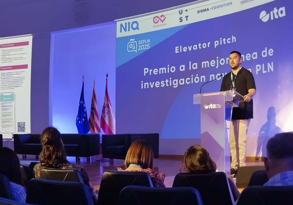 Daniel Dorado interviene en el acto de la Sociedad Española para el Procesamiento del Lenguaje Natural