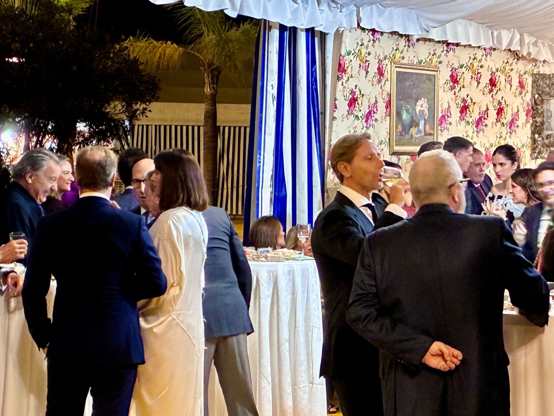 La cena del choquito frito en la Feria del Caballo de Huelva, en imágenes