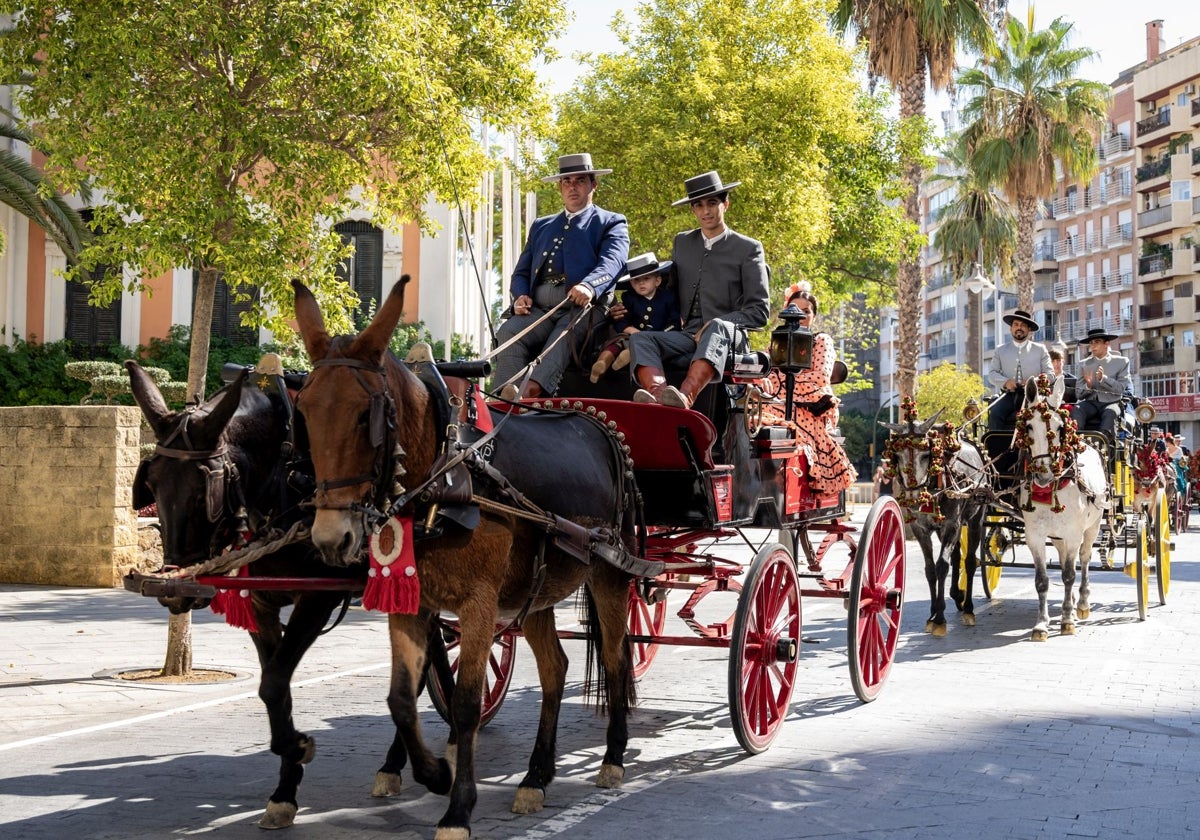 El paseo de enganches por Huelva, una de las grandes novedades de la X Feria de Otoño y del Caballo