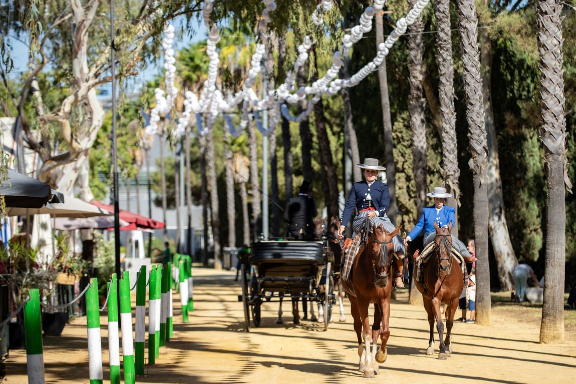 Las mejores imágenes del paseo de enganches de la Feria del Caballo de Huelva