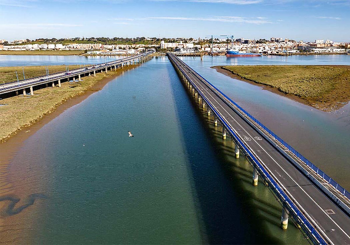 A la derecha, el puente sifón 'Santa Eulalia'