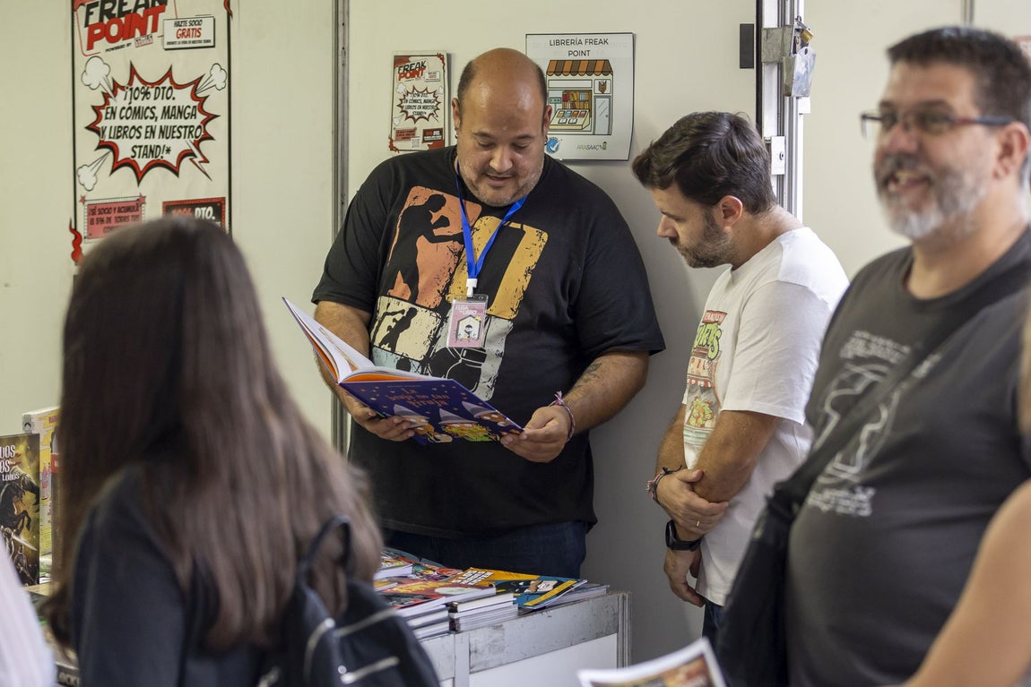 La primera jornada de la Feria del Libro de Huelva, en imágenes