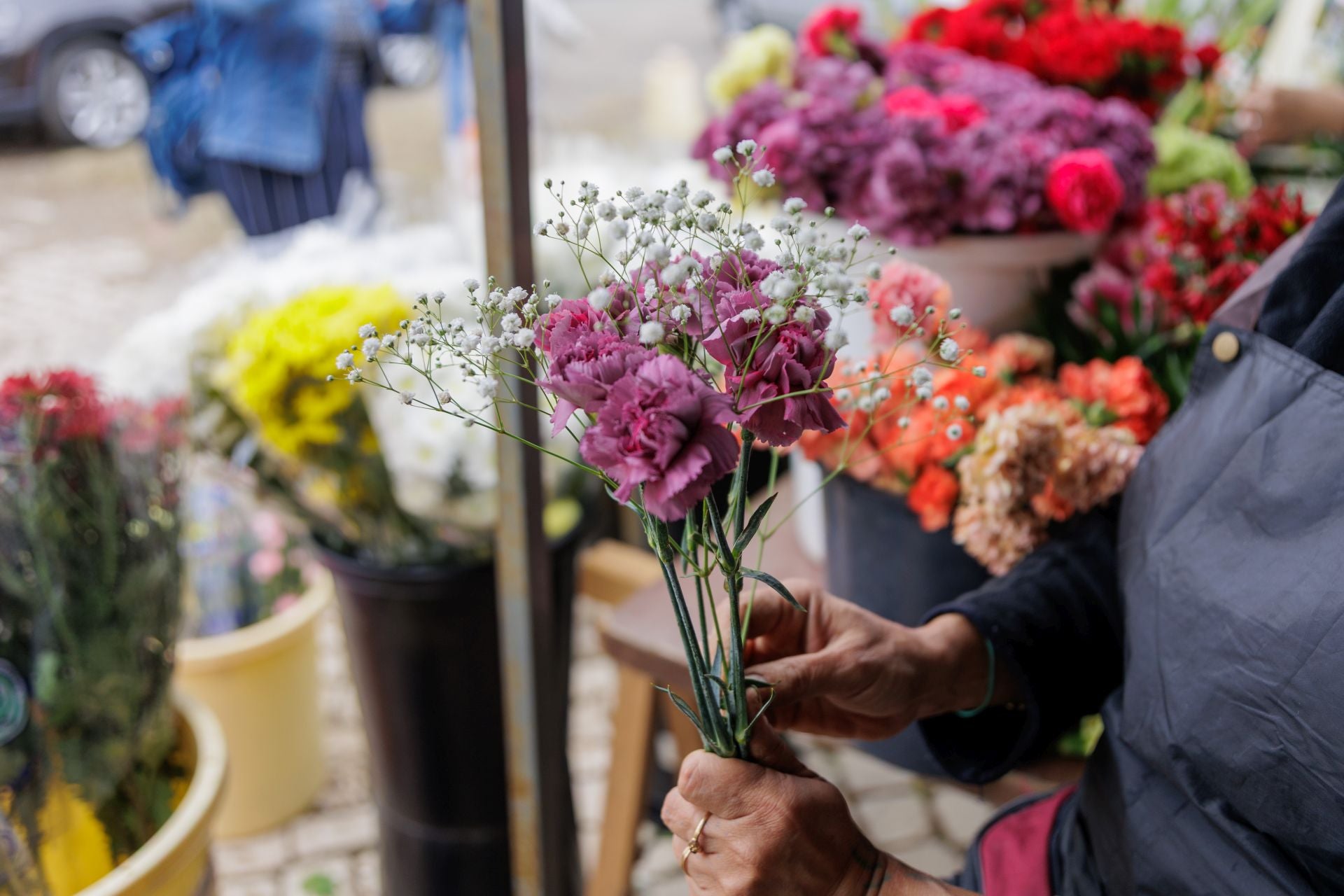Imágenes del Día de todos los Santos en el cementerio de Huelva