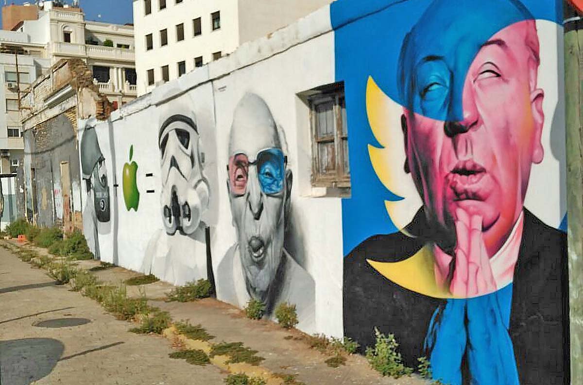 Foto de archivo de algunos de los murales realizados por Manomatic en el entorno del antiguo Mercado del Carmen, hace tiempo desaparecidos