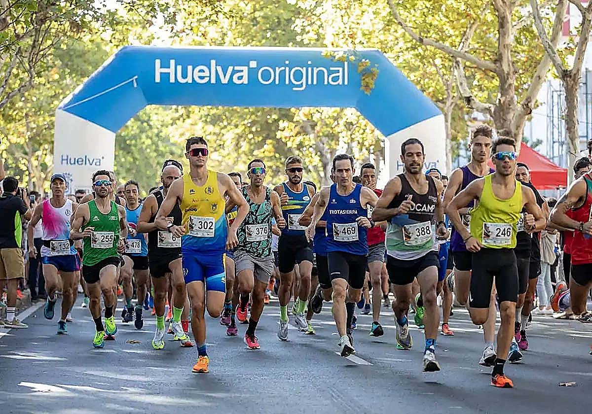 La salida de la Vuelta a Huelva en su edición de 2023
