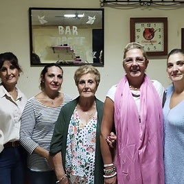 Angelita, en el centro, y sus cuatro hijas: Virginia, Ana, la matriarca, Rosario y Ángeles