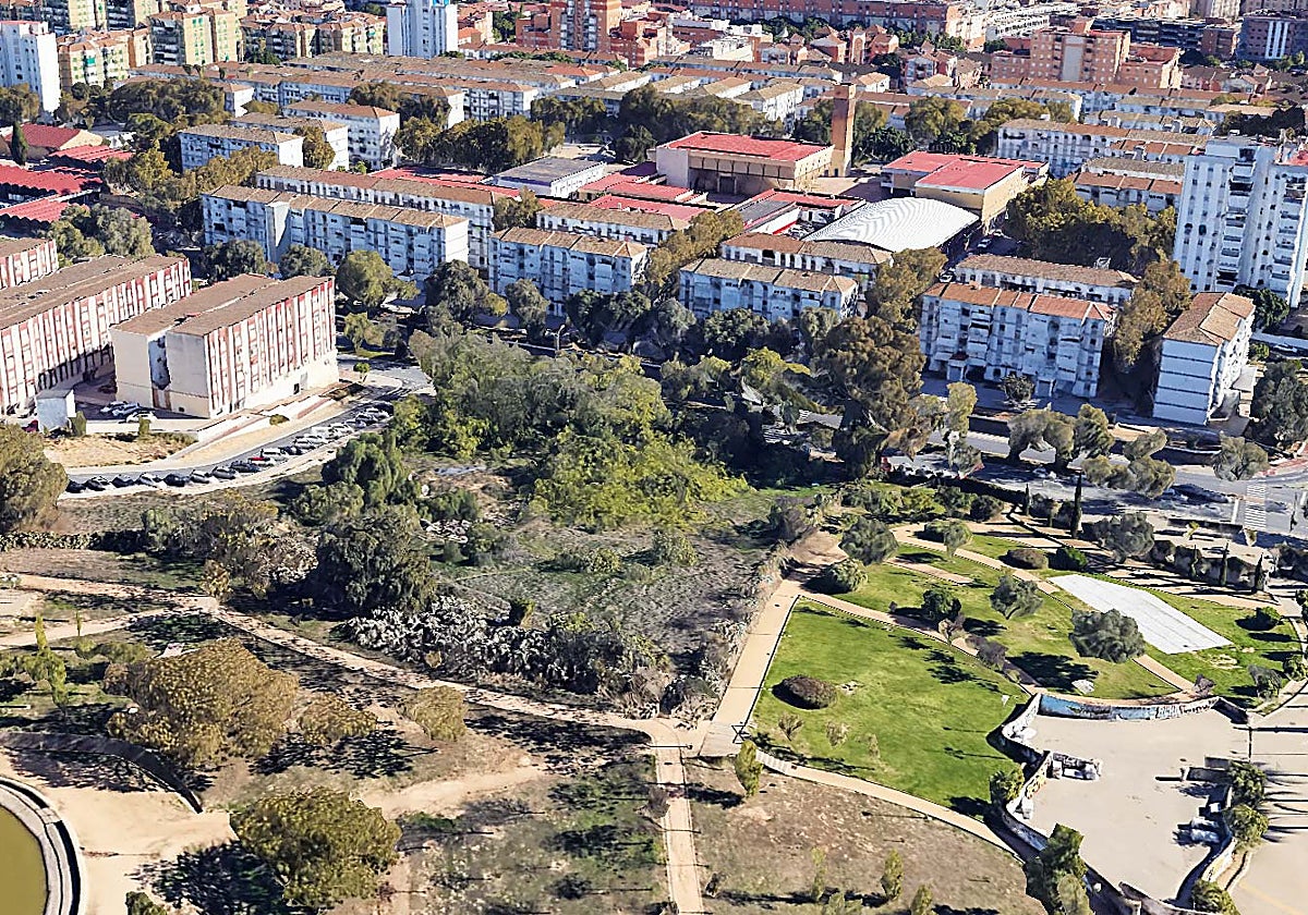 La zona junto al Parque Moret donde se ubicaría la piscina municipal