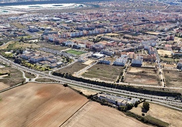 Huelva dibuja su futuro urbanístico un cuarto de siglo después: polo industrial al norte, llegada del AVE y protección de los cabezos