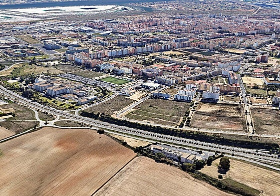La capital, con los terrenos de San Antonio-Montija en primer término