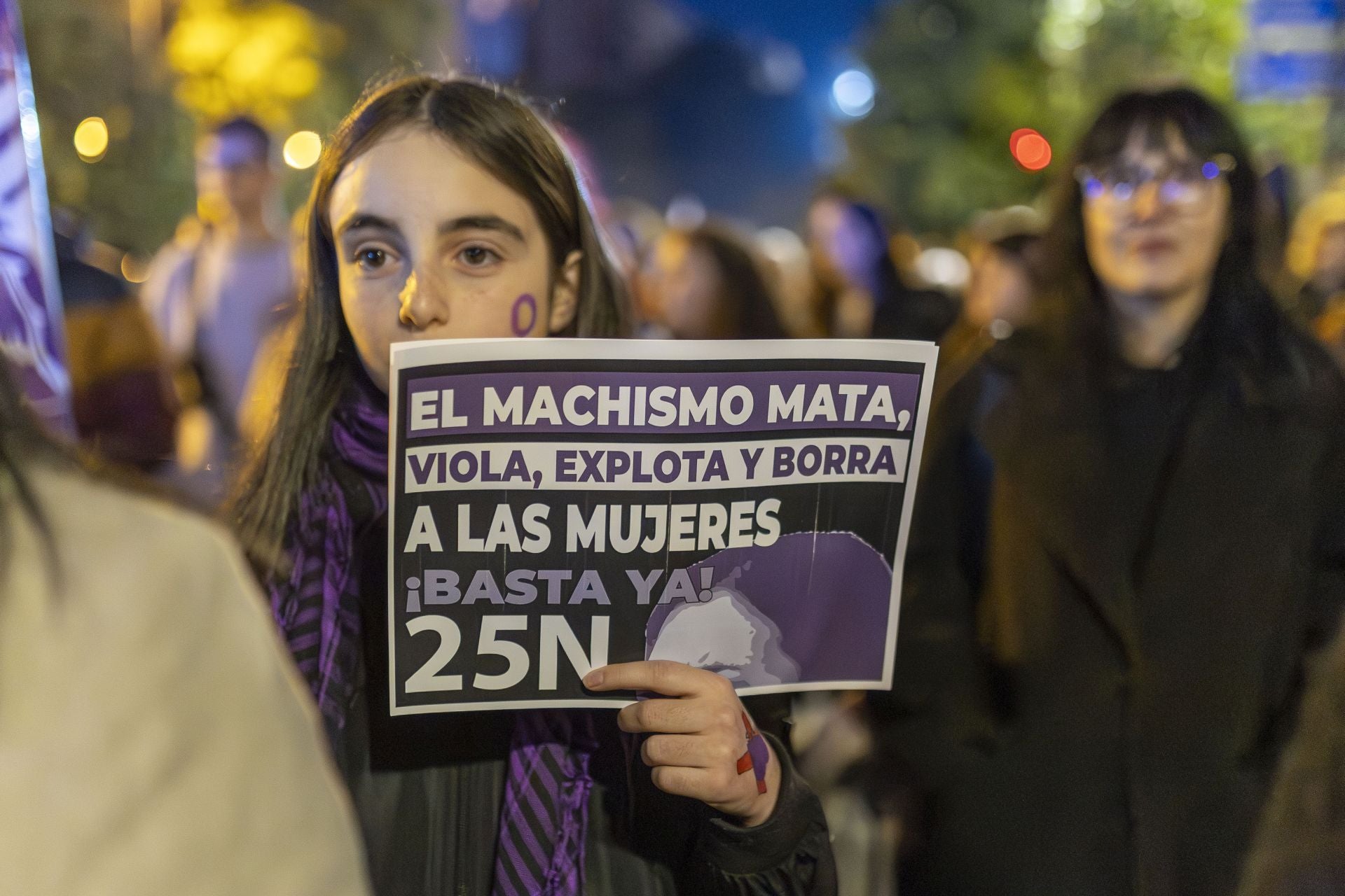 La manifestación en Huelva contra la violencia machista, en imágenes