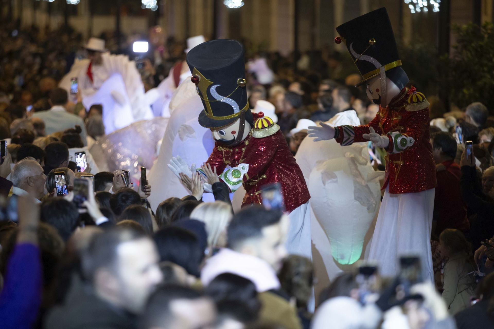 El encendido del alumbrado navideño de Huelva, en imágenes