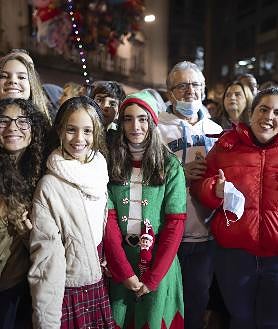 Imagen secundaria 2 - Colón trae a Huelva la luz de la Navidad desde otro tiempo: «La magia siempre vuelve»