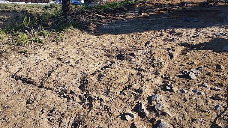 Restos del castillo que van aflorando