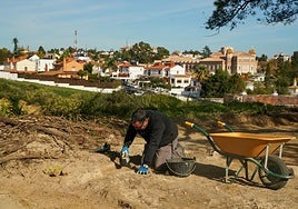 Arqueólogos trabajan ya en los restos del castillo