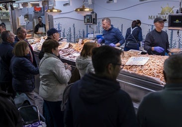 Iván Aragón, pescadero de Huelva, revela cuál será el marisco estrella esta Navidad: «En un kilo entran 6 o 7 piezas. Está gustando mucho y está teniendo salida»