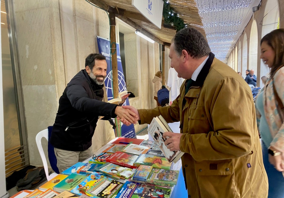 Visita del presidente de la Diputación de Huelva al Mercadillo de ONG