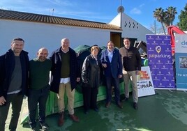 La Cofradía de la Santa Cruz se une a empresas de Huelva para apoyar a la Asociación Debra-Piel Mariposa
