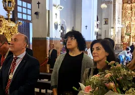 La Asociación Alcores realiza una ofrenda floral el Domingo de Ramos a Nuestra Señora de los Ángeles