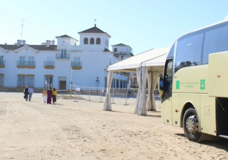 El servicio especial de autobuses de Huelva a El Rocío se amplía hasta el 30 de mayo