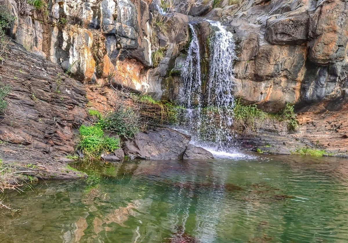 La ruta ofrece paisajes cargados de agua y algunas cascadas