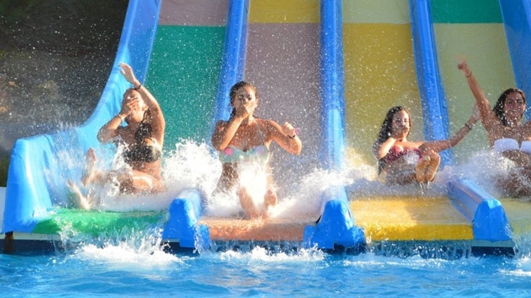 Los mejores parques acuáticos cerca de Huelva: precios, horarios, descuentos y cómo llegar