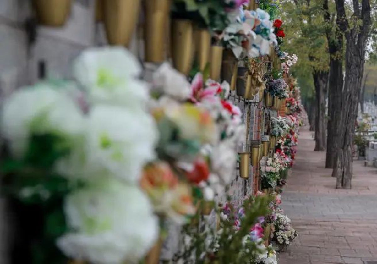 Flores en el cementerio