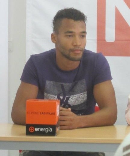 El Decano rescinde el contrato de Araujo