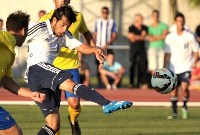 El Cádiz se lleva el Memorial Manuel González en la tanda de penaltis (1-1)