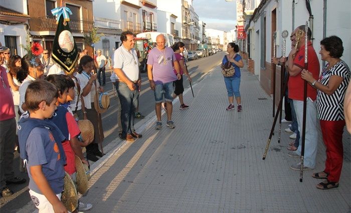San Juan realiza su tradicional peregrinación a pie hasta El Rocío