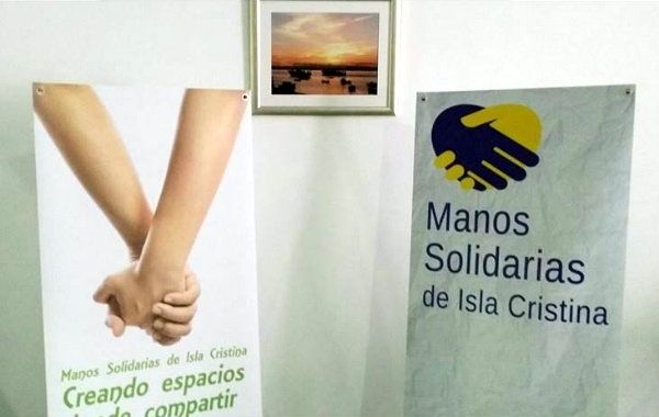 La galería de arte 'Charo Olias' de Isla Cristina acoge una exposición benéfica a favor del comedor 'Manos solidarias'