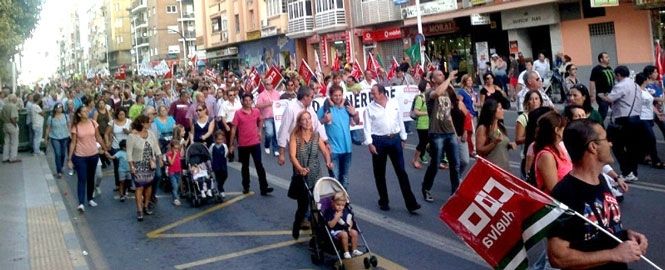 Multitudinaria protesta contra el cierre de Ence
