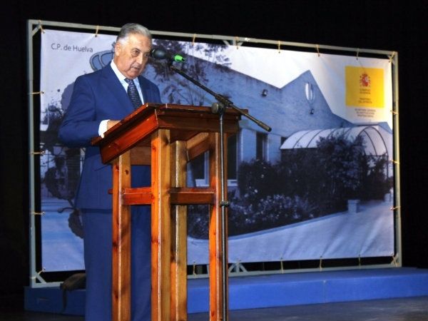 El subdelegado del Gobierno preside los actos del día de La Merced en la cárcel de Huelva