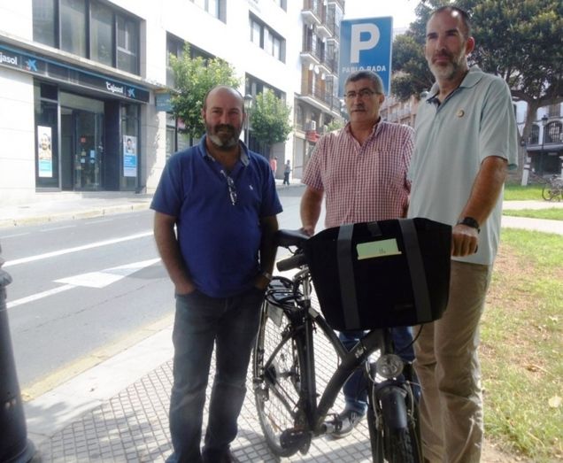 Izquierda Unida pide al Ayuntamiento de Huelva la instalación de aparcabicis