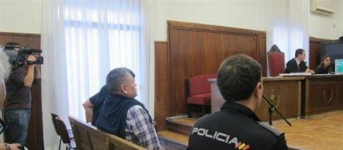 El acusado del doble crimen de Almonaster niega haber matado a su pareja y a su hijo