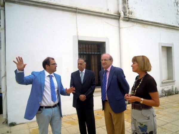 El Ayuntamiento ayuda a Cáritas en la rehabilitación de la casa de acogida Santa María