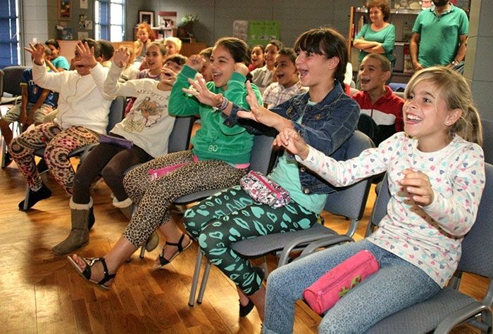 Encuentro literario escolar con Luna Baldillo para celebrar el Día de la Biblioteca en Cartaya