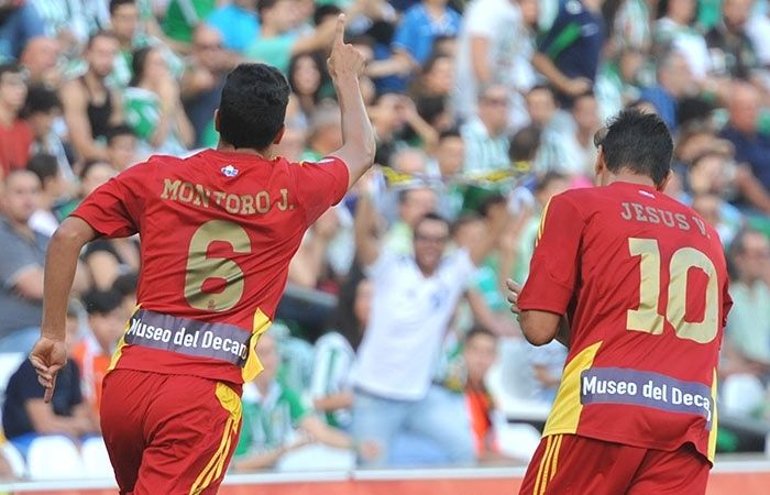 El Decano acaba con la cara roja en el Villamarín (3-2)