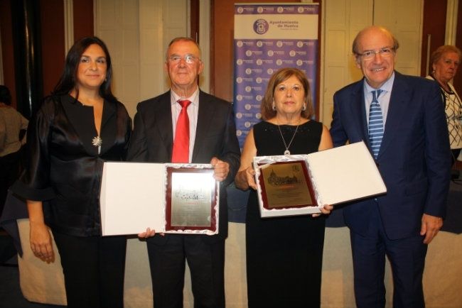 Homenaje a Alfonso Carmona y al Grupo de Voluntarios de Telefónica por su solidaridad con los mayores