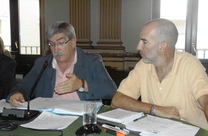 El Ayuntamiento aprueba con el respaldo del PSOE una bajada de impuestos para 2015